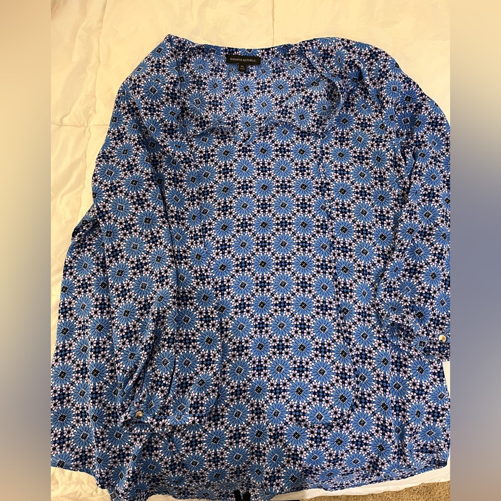 Banana republic 3/4 length blue patterned blouse size xl